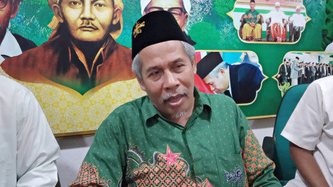 Ketua PWNU Jawa Timur KH Marzuki Mustamar (tengah) saat memaparkan makna Harlah ke-96 bagi Nahdlatul Ulama. Foto: Yuana Fatwalloh/kumparan