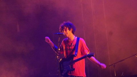 Band pop rock asal Inggris, The 1975 menghibur para penggemar di Heliped Parking Ground, Jakarta, Minggu (29/9). Foto: Fanny Kusumawardhani/kumparan