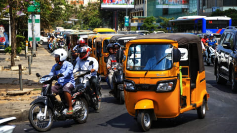 Kendaraan umum tuk-tuk. Foto: Aditia Noviansyah/kumparan