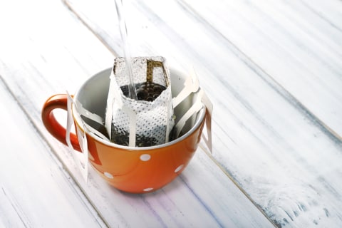 Ilustrasi menyeduh kopi drip instan Foto: dok.Shutterstock