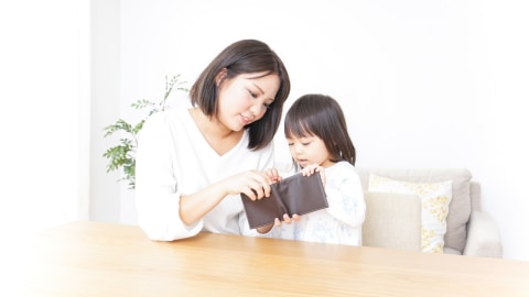 Ilustrasi Anak Minta Uang Foto: Shutterstock