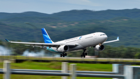 Pesawat Airbus A330 Garuda Indonesia. Foto: Chaideer Mahyuddin/AFP