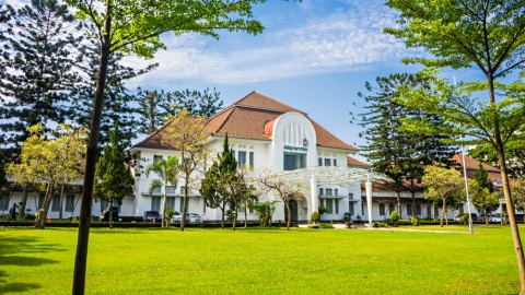 Gedung Bio Farma di Bandung. Foto: Shutter Stock