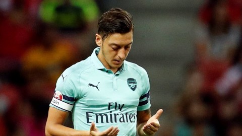 Mesut Oezil jadi kapten Arsenal. Foto: REUTERS/Edgar Su