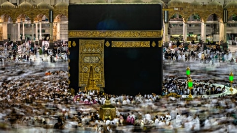 Ibadah tawaf, mengelilingi Kakbah di Masjidil Haram, Makkah Al Mukarramah, Arab Saudi. Foto: Antara/Aji Styawan