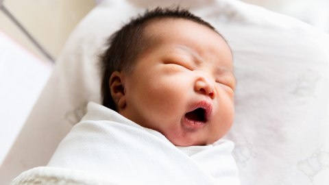 Ilustrasi bayi tidur dengan. Foto: Shutter Stock