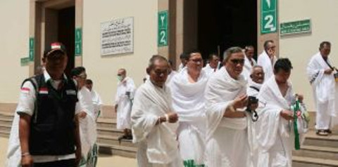 Jemaah Indonesia usai mengambil Miqat di Masjid Bir Ali. Foto: Darmawan/Media Center Haji