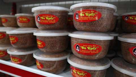 Sambal khas "Bu Rudy". Foto:  Nuryatin Phaksy Sukowati/kumparan