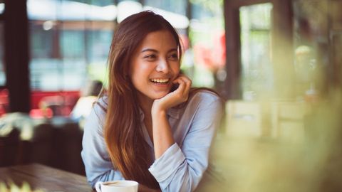 Ilustrasi perempuan bahagia. Foto: Shutterstock