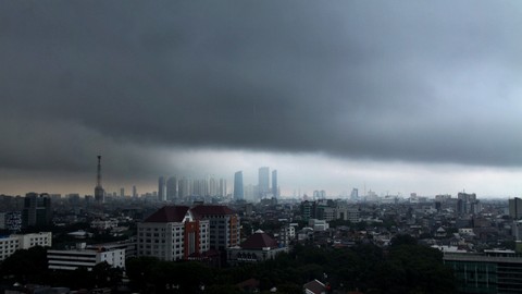 Mendung tebal di Jakarta Foto: Reno Esnir/ANTARA