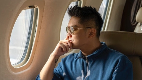 Boy William saat naik jet pribadi. Foto: Instagram/@boywilliam17