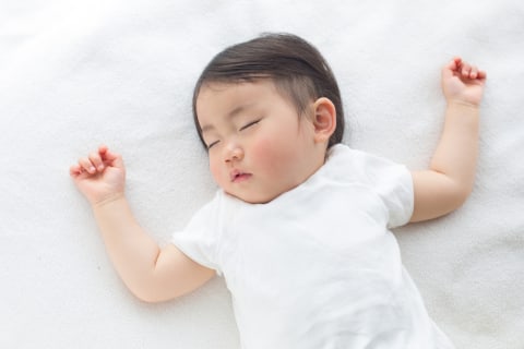 Illustasi bayi tidur saat flu. Foto: Shutterstock