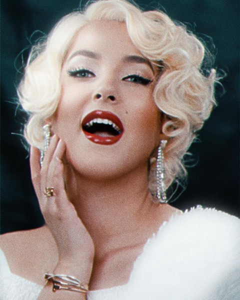 Tasya Farasya saat berdandan ala Marilyn Monroe. Foto: Instagram/@tasyafarasya