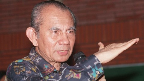 Mantan Menteri Lingkungan Hidup, Emil Salim. Foto: AFP/ROMEO GACAD