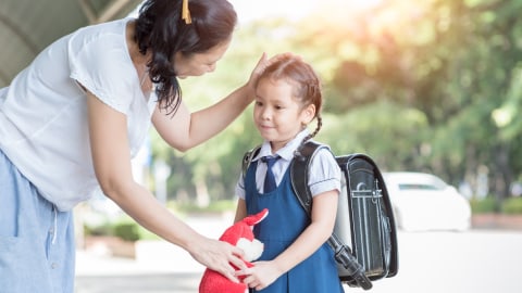 Ilustrasi mengantar anak sekolah.  Foto: Thinkstock