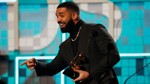 Drake menerima penghargaan Grammy Awards 2019, Los Angeles, California, Amerika Serikat. Foto: REUTERS/Mike Blake