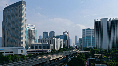 Pembangunan gedung bertingkat di Jakarta. Foto: REUTERS/Ajeng Dinar Ulfiana