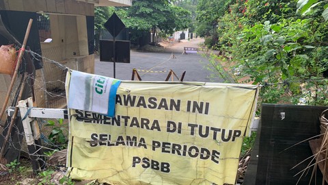 Jokowi Tunggu Kajian Airlangga dan Budi Sadikin Pekan Ini untuk Akhiri PPKM (1)