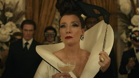 Review Film Cruella: Sisi Lain Antagonis 101 Dalmatians (2)
