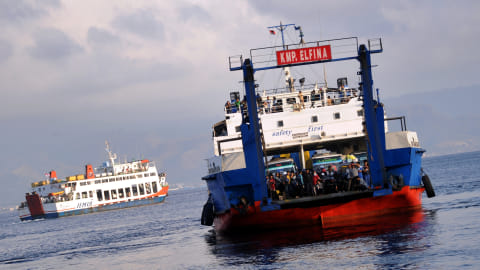 Alasan Kenapa Bagian Lambung Kapal Laut Dicat Warna Merah (3)