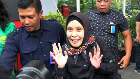 Anggota DPR RI, Riezky Aprilia, berjalan meninggalkan Gedung KPK, usai menjalani pemeriksaan KPK, Jakarta, Jumat (7/2/2020). Foto: Nugroho Sejati/kumparan