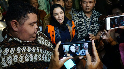 Rita Widyasari keluar setelah diperiksa KPK Foto: Aditia Noviansyah/kumparan