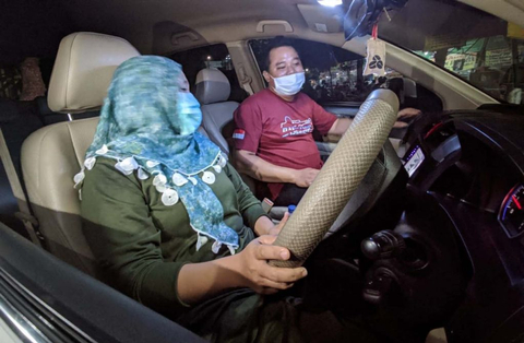 Pria Asal Lamongan Tukar Mobil dengan Sepasang Love Bird di Surabaya (2)