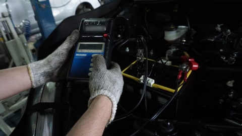 Bengkel Auto2000 Meningkat Jelang Lebaran Foto: Aditia Noviansyah/kumparan