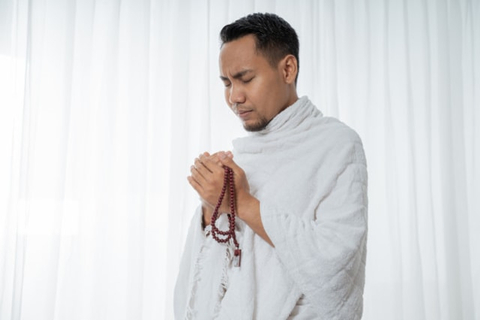 Bacaan Tawasul Untuk Semakin Mendekatkan Diri Kepada Allah Swt Kumparan Com