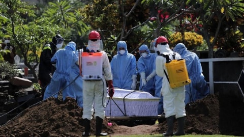 Tata Cara Pengurusan Jenazah Pasien Covid 19 Aturan Dan Agama Kumparan Com