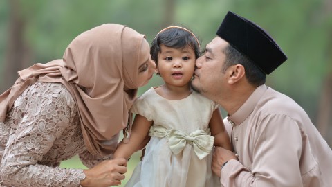 Ilustrasi anak muslim dan keluarganya. Foto: Shutter Stock