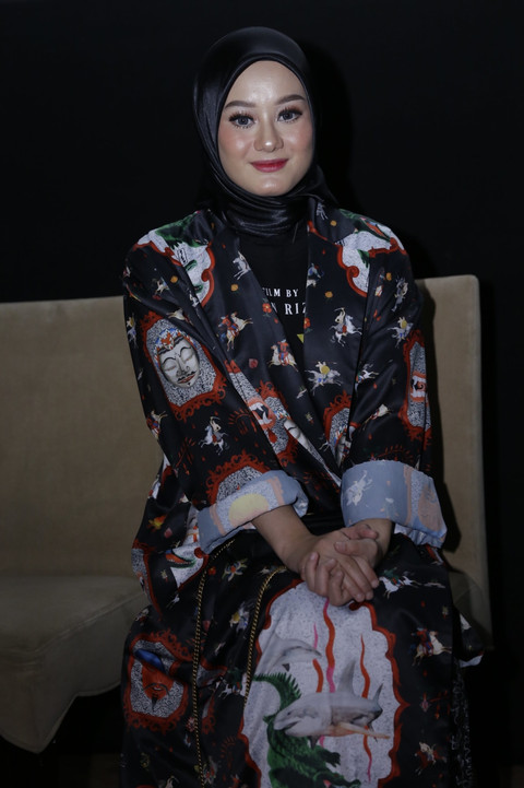 Download Dinda Hauw Botakin Rambut Gif