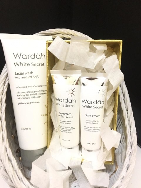 Mencerahkan Wajah Dalam 2 Minggu Dengan Skincare Wardah White Secret Review Kumparan Com