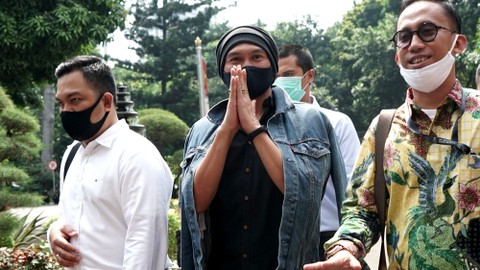 Musisi Anji saat mendatangi Polda Metro Jaya, Jakarta, Senin (10/8). Foto: Ronny