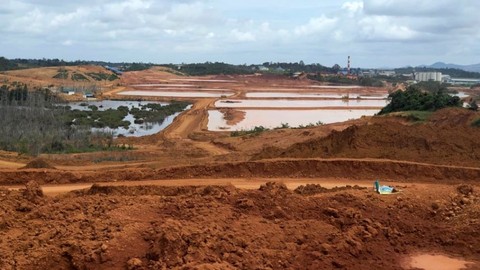 Unit Bisnis Pertambangan Bauksit PT ANTAM di Tayan, Kalimantan Barat. Foto: Nicha Muslimawati/kumparan