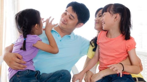 Cara Mengajarkan Anak Bersikap Sopan dan Hormat Pada Orang Lain. Foto: Shutterstock