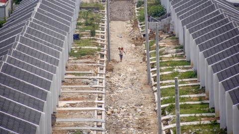 Suasana pembangunan rumah subsidi di Bogor, Jawa Barat, Rabu (27/11). Foto: ANTARA FOTO/Yulius Satria