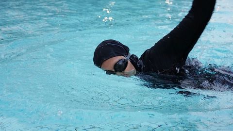 Review Nike Victory Swimsuit Pakaian Renang Muslimah Seharga Rp 8 4 Juta Kumparan Com