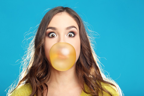 Ilustrasi Makan Permen Karet Foto: Shutter Stock
