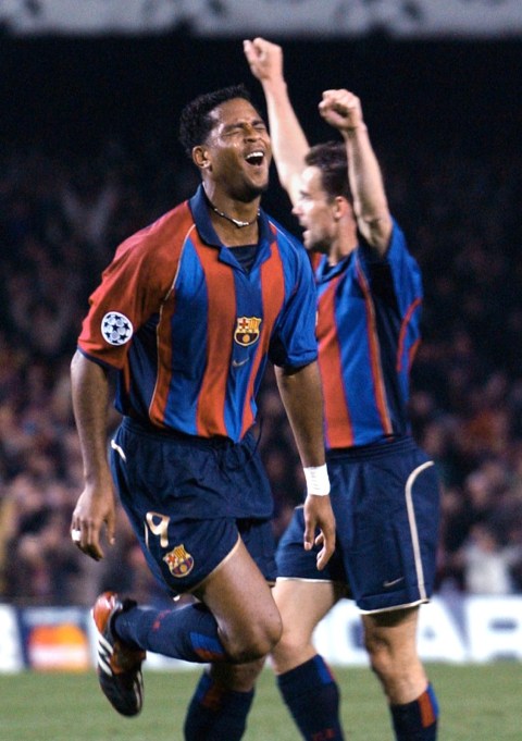 Patrick Kluivert ketika bermain untuk Barcelona. Foto: AFP/Christophe Simon