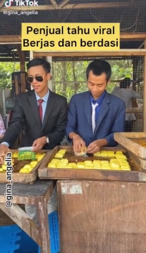 Rapinya Penampilan Karyawan Pabrik Tahu Di Bogor Pakai Setelan Jas Berdasi Kumparan Com Foto burung hantu memegang cakarnya jam saku. rapinya penampilan karyawan pabrik tahu