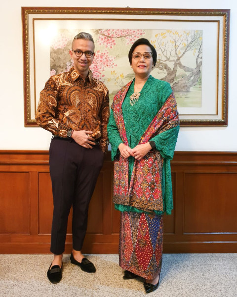 Sri Mulyani bersama desainer Didiet Maulana. Foto: dok. Didiet Maulana