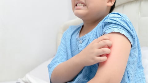 Ilustrasi anak menggaruk kulit. Foto: Thinkstock