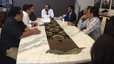 Cak Imin di ruangan Surya Paloh Foto: Reki Febrian/kumparan