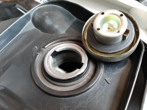 Ilustrasi tangki bahan bakar pada motor Foto: Bangkit Jaya Putra/kumparan