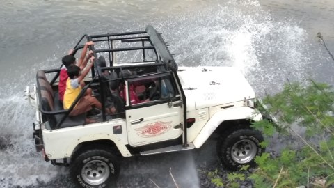 Suasana Jip Wisata Lava Tour Merapi Foto: Arfiansyah Panji Purnandaru/kumparan