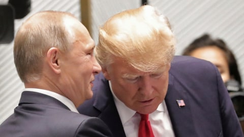 Pertemuan Trump dan Putin di KTT APEC. Foto: Sputnik/Mikhail Klimentyev/Kremlin via REUTERS
