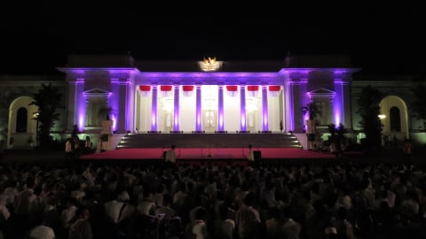 Istana Merdeka di malam hari. Foto: Yudhistira Amran/kumparan