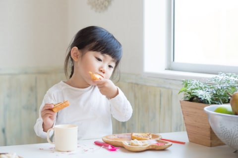 Alergi pada makanan merupakan jenis alergi anak yang paling umum dan sering terjadi. Foto: Shutterstock