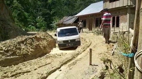 Miris, Begini Kondisi Jalan Penghubung Kecamatan di Mamasa, Sulbar